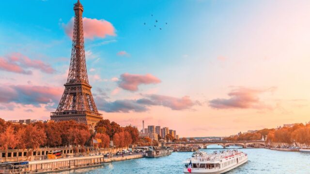 Top 10 Must-Visit Spots to Experience Nightlife in Paris 2024